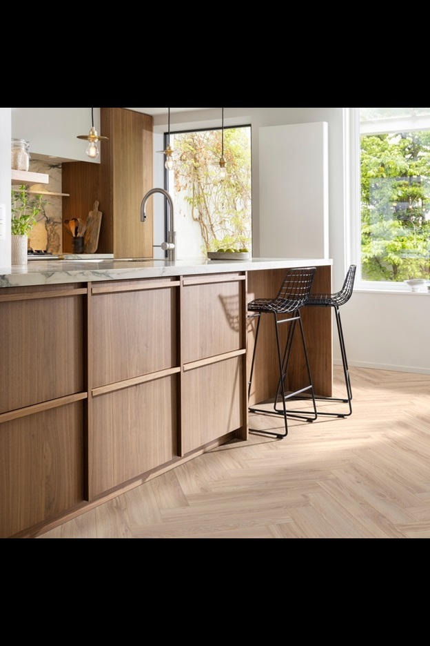 Замковая ПВХ плитка Blackjack Oak 22210 (630*126*6 мм) — купить в Владимире